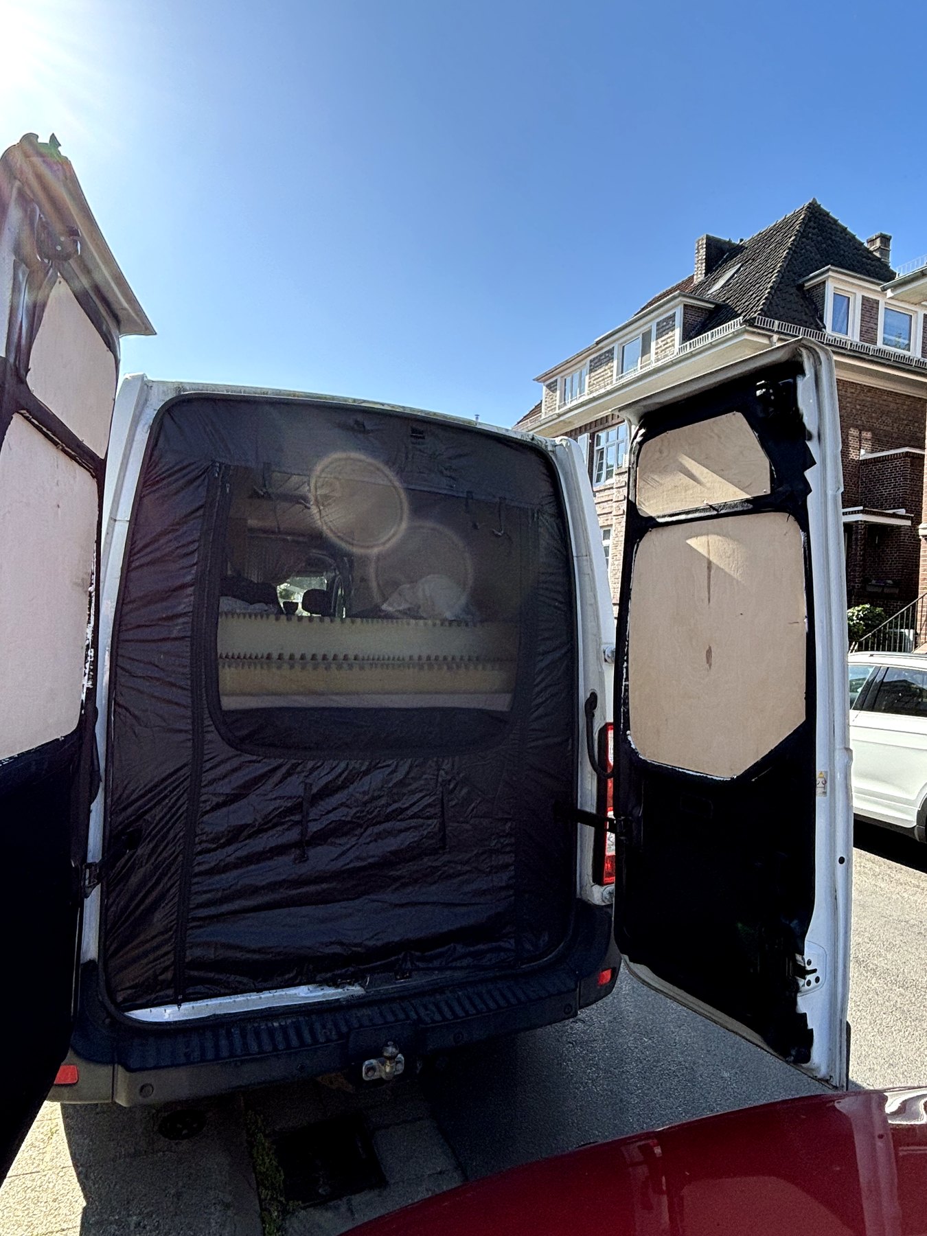 Heck mit Fliegengitter am Camper
